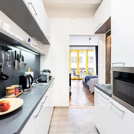 Days - Wtih Fast Wifi And Barrier Free Access In New Town Prague
